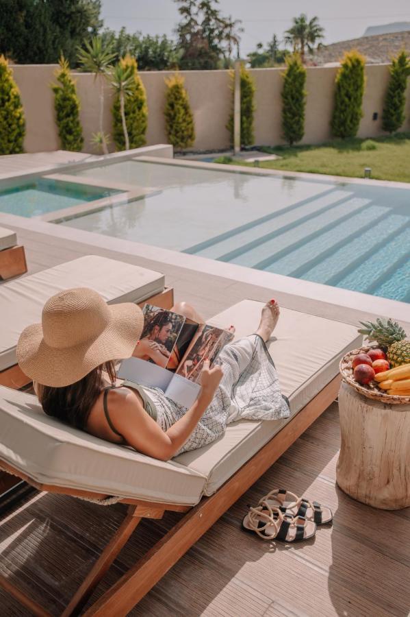 Marble Luxury Suites Karteros Exterior foto