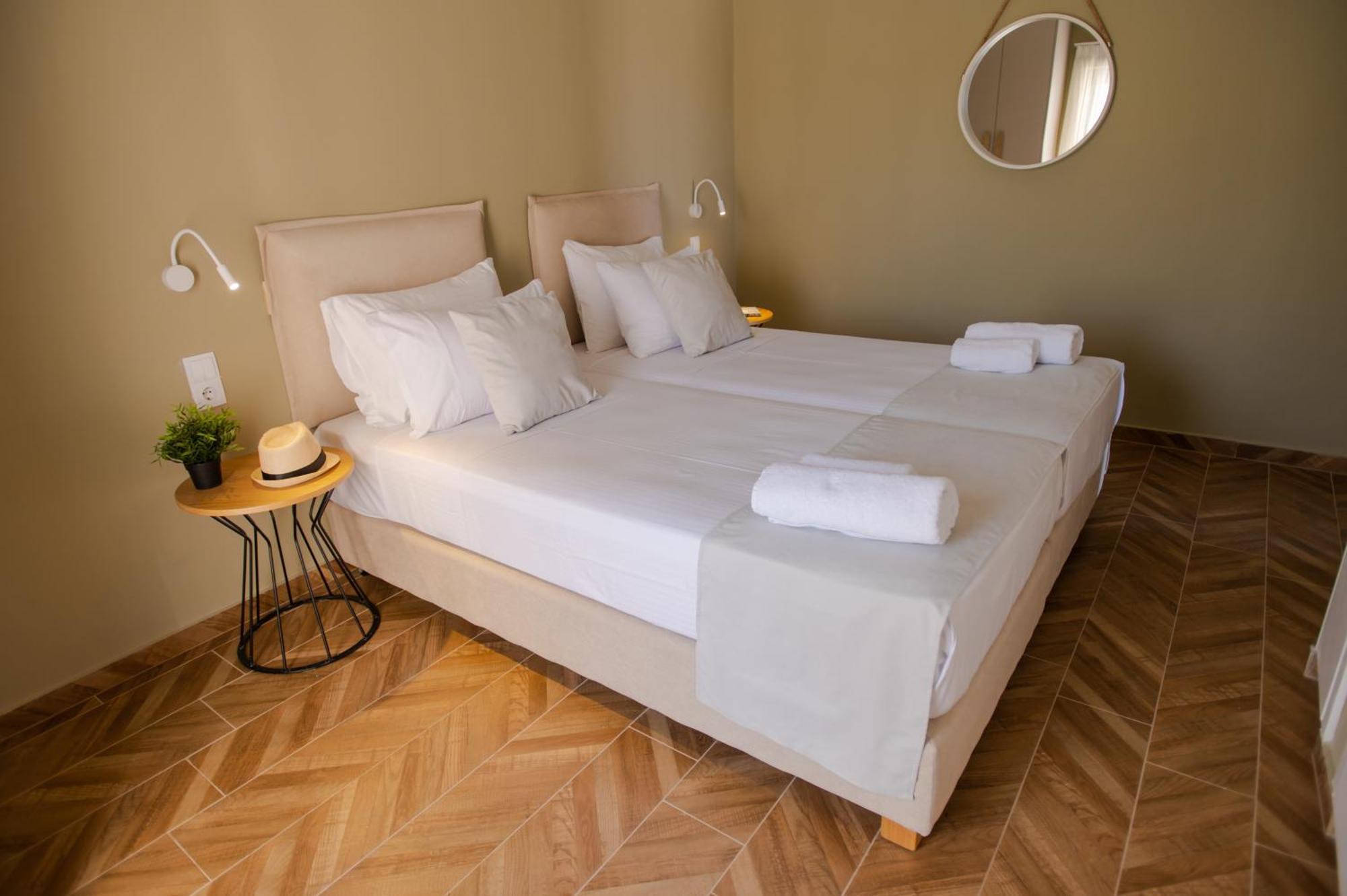 Marble Luxury Suites Karteros Exterior foto